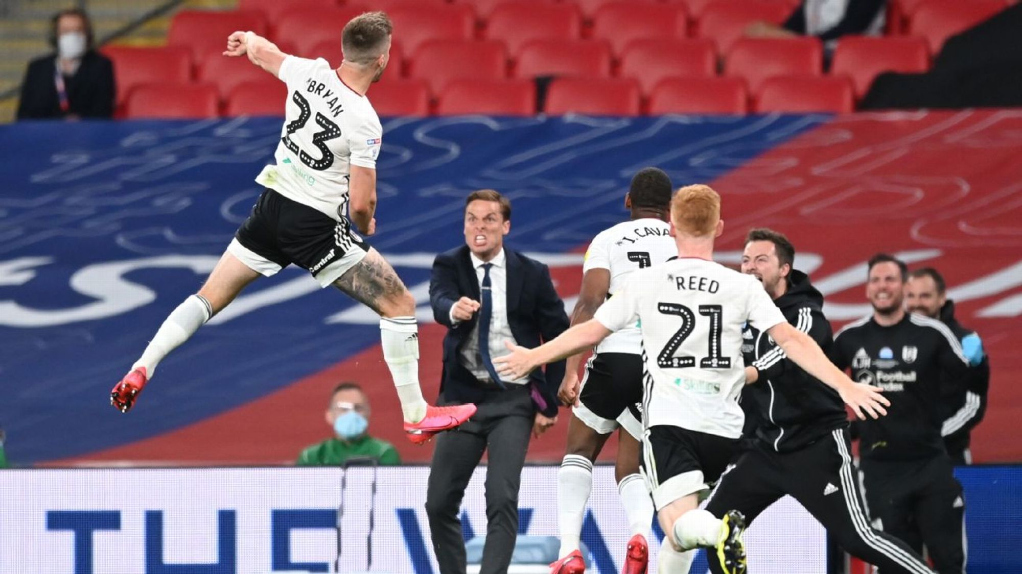 每体:弗里克向18岁非洲小将迪亚拉承诺季前赛一线队席位.