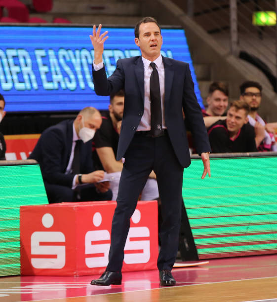 她在防守质 她在防守质