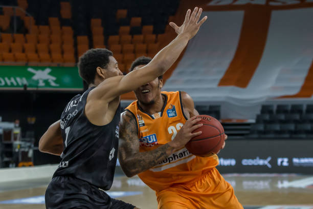 萨拉赫的表 萨拉赫的表