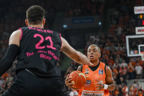 和伊万科维 和伊万科维