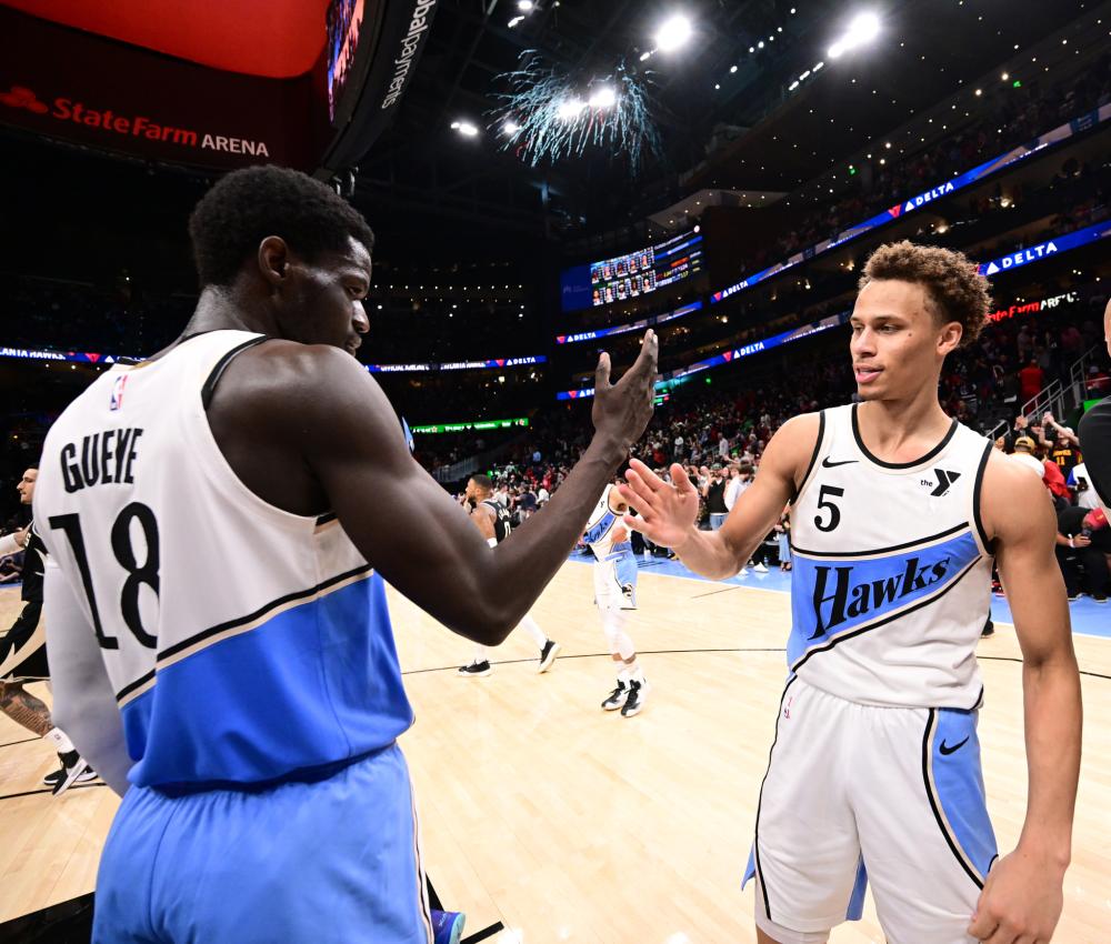 准备迎接中澳之战，国足更衣室已布置完毕.